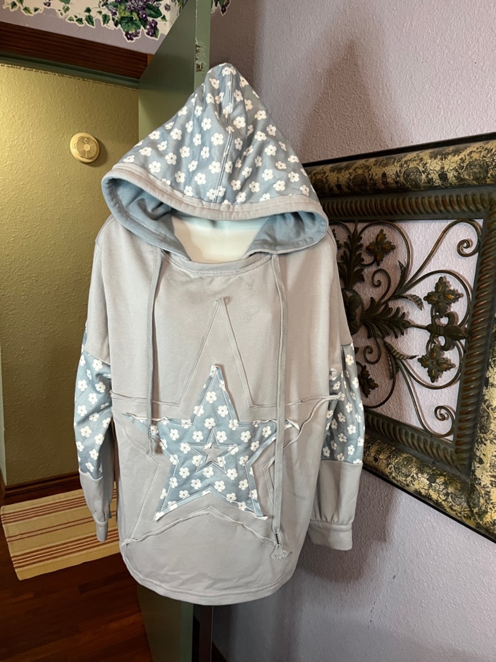 EUC One Eleven North Grey aHoodie with Floral,  Star, &  Patchwork Accent Sz S